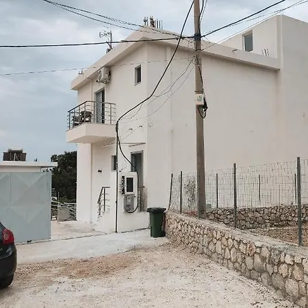 Petros * Himara
