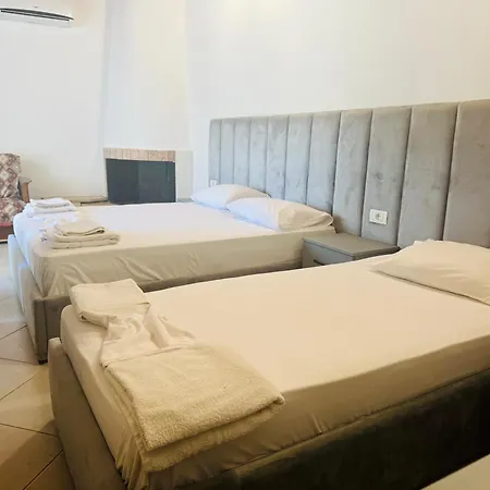 Petros Hotel *