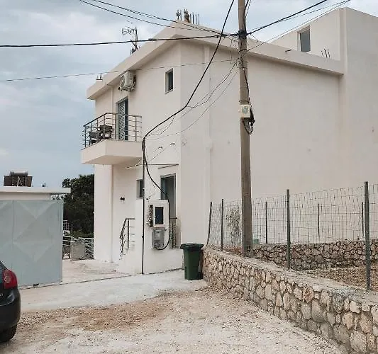 Petros * Himarë