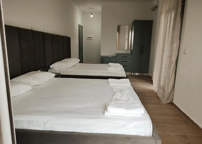 Petros Hotel *