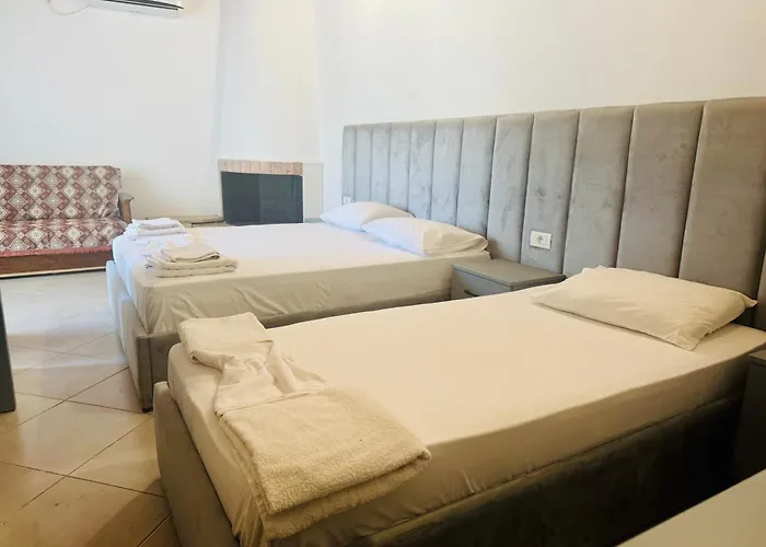 Petros Hotel *
